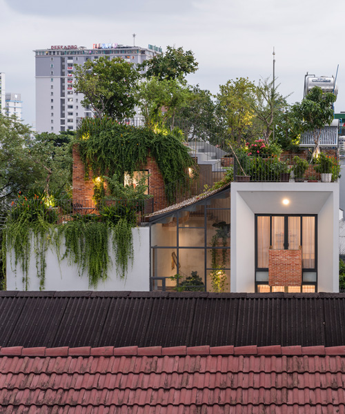 MDA architecture tops house in vietnam with lush roof park