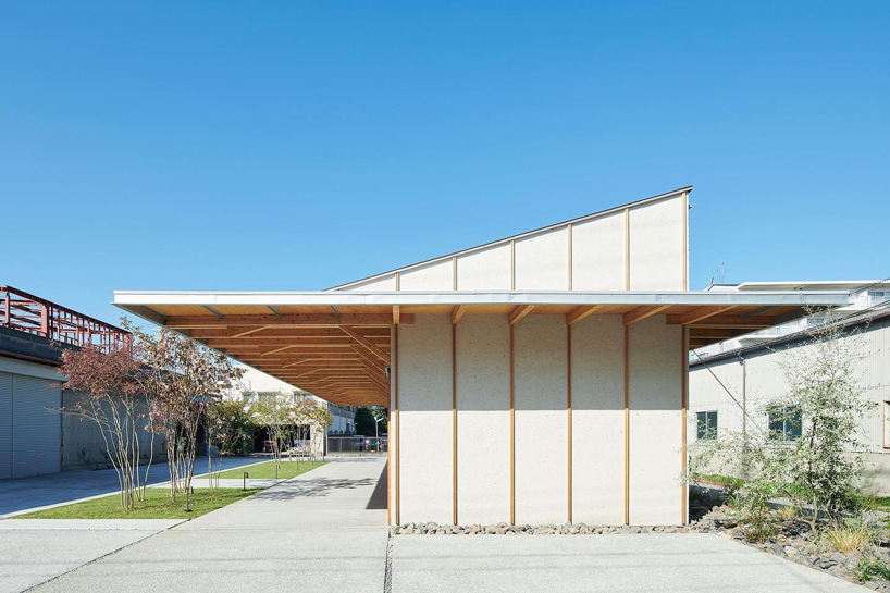 ninkipen! completes gallery for veneer company with deep overhangs in yao, japan