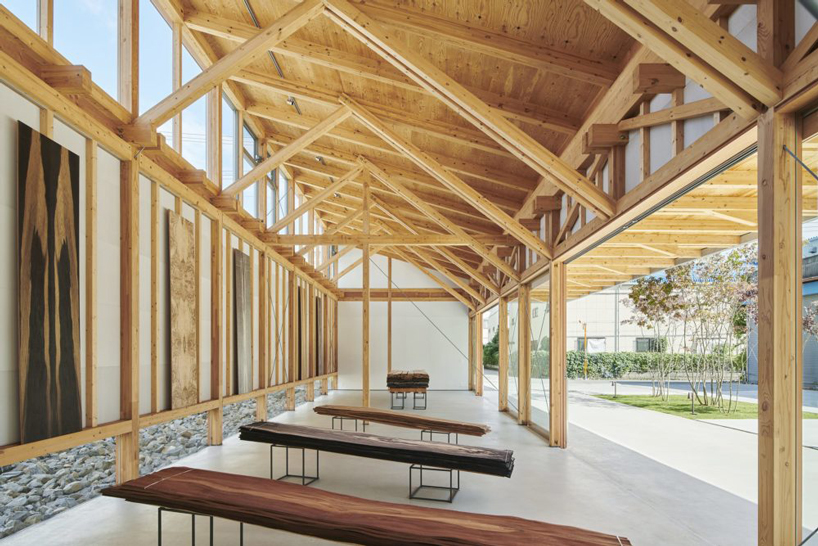 ninkipen! completes gallery for veneer company with deep overhangs in yao, japan