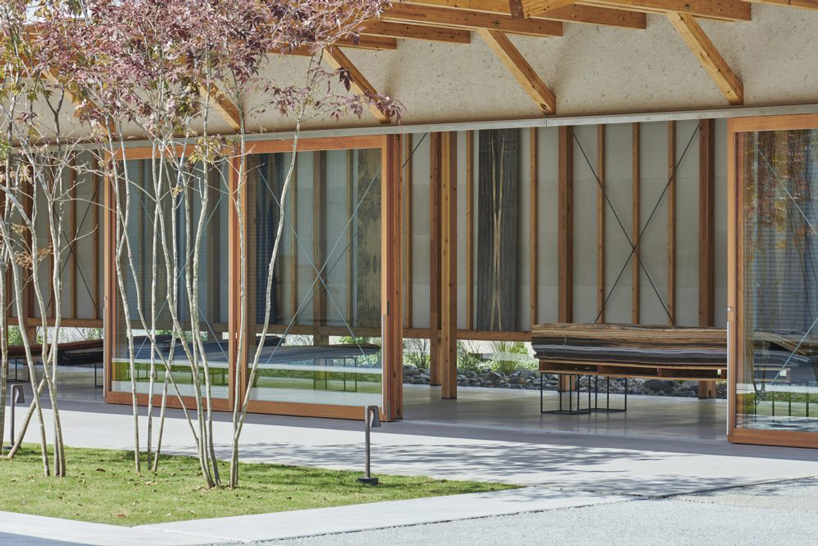 ninkipen! completes gallery for veneer company with deep overhangs in yao, japan