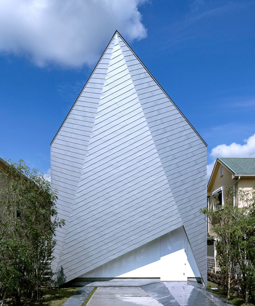 okuwada architects office fronts house in japan with angular shard-like façade