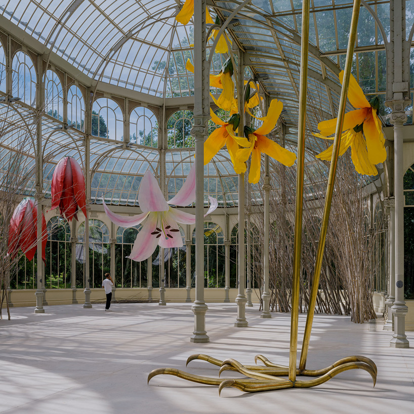 together with the flowers, a large bird leg alters the visitor's perception of scale