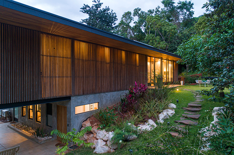 Salagnac Arquitectos Designs Casa Guayacán As Glowing Timber Volume