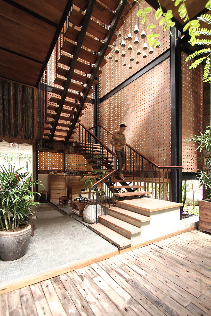'ruang tekuni' by DDAP architect is a boutique apartment building in bali