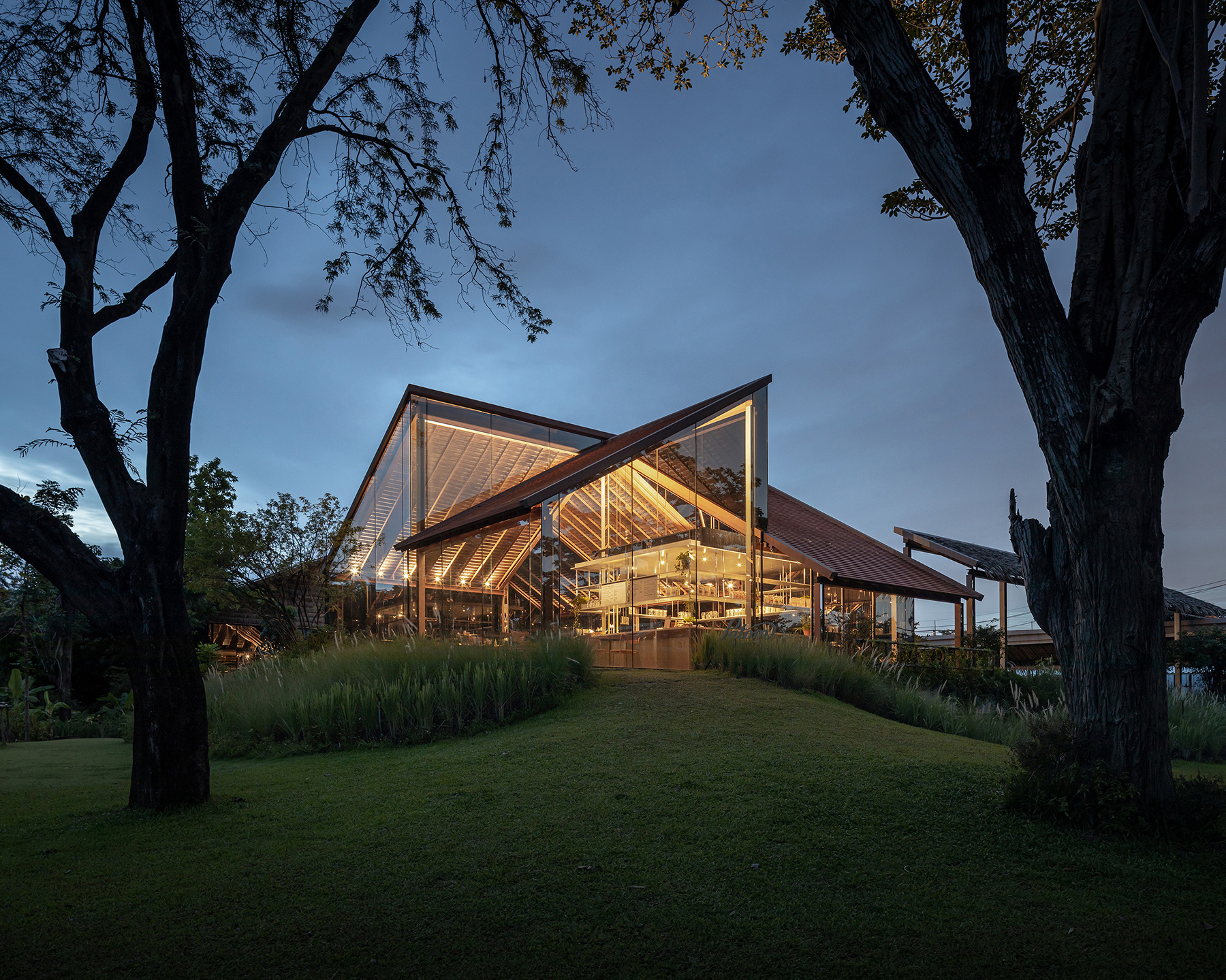 Transparent Volume Of Nitaprow S Patom Cafe Reveals Folding Roof