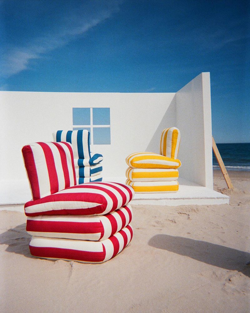 the pillow chair by ash NYC evokes the summertime mood of the italian