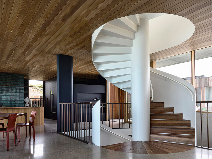 auhaus builds a beachside house around a central courtyard in australia designboom