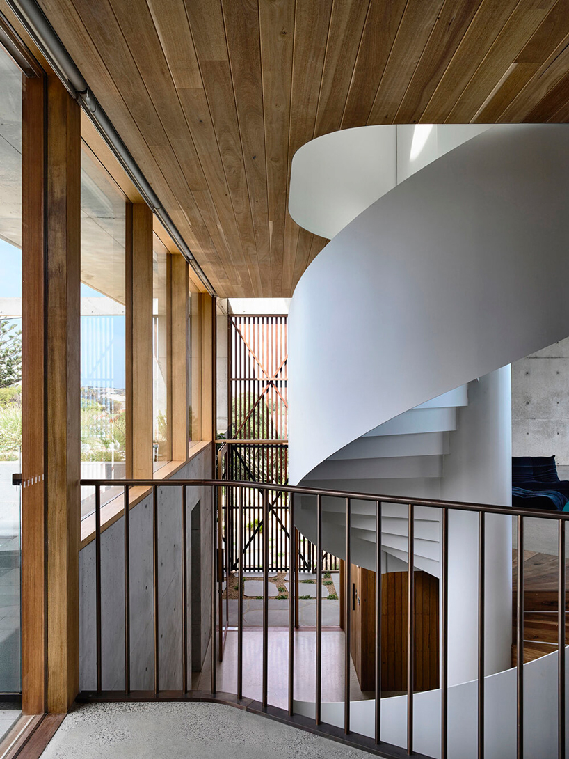 auhaus builds a beachside house around a central courtyard in australia designboom