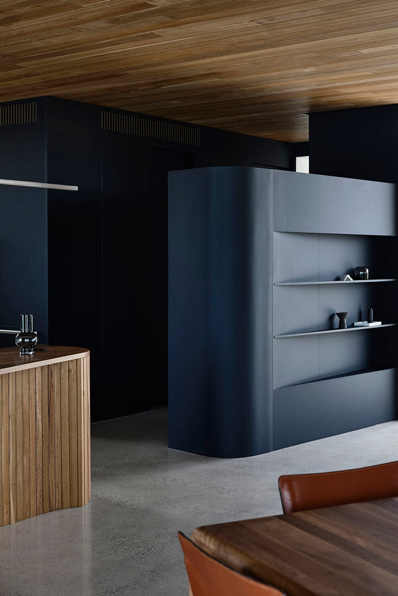 auhaus builds a beachside house around a central courtyard in australia designboom