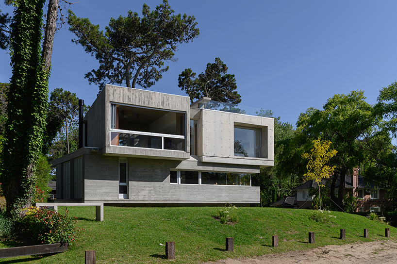 estudio galera's 'casa jacaranda' is a cluster of growing and expanding concrete boxes