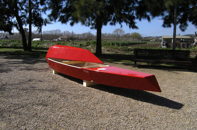 fina is a foldable plywood kayak created by cristina borràs