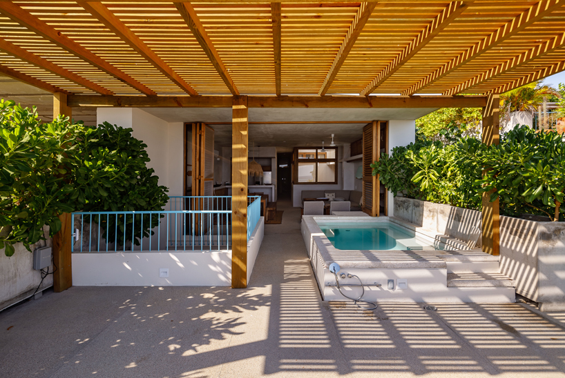 francisco pardo steps 'villas escondida' into a coastal site in mexico designboom