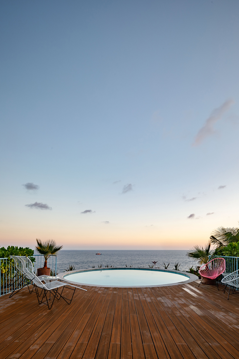 francisco pardo steps 'villas escondida' into the coastal landscape of mexico