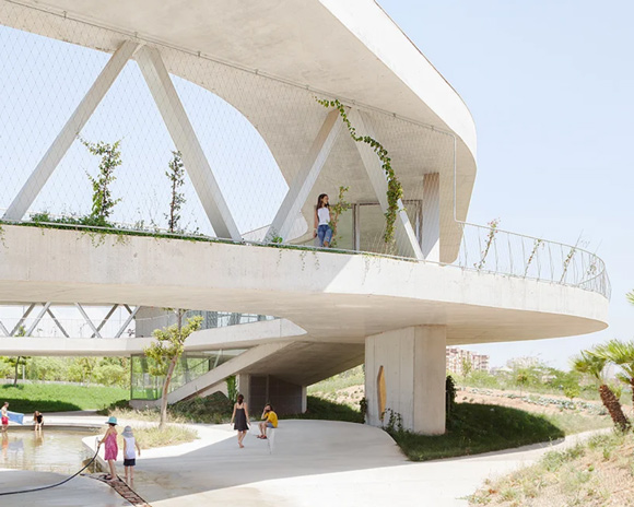 grupo aranea elevates park space in alicante, spain with sprawling green observatory