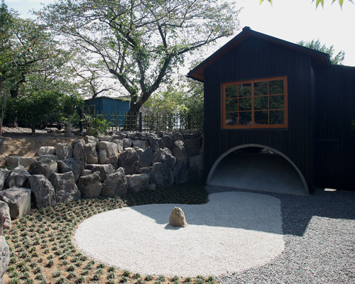 hiroki muto-designed 'library of priests' extends shrine residence in nagano, japan