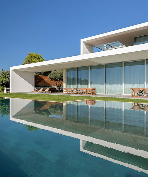 holiday villa in the portuguese riviera by arq tailor's offers unobstructed ocean views