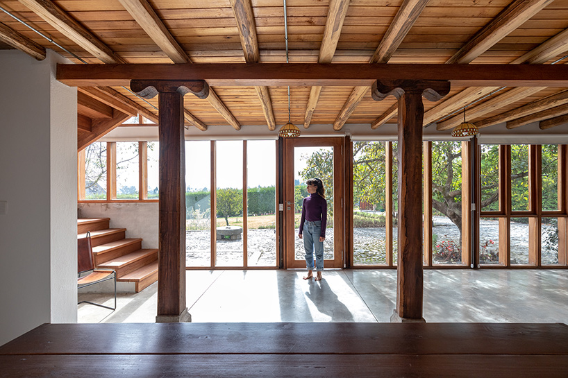 jorge ramón giacometti renovates 'avocados house' in ecuador with new glazed façade