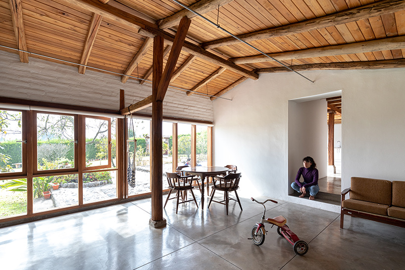 jorge ramón giacometti renovates 'avocados house' in ecuador with new glazed façade