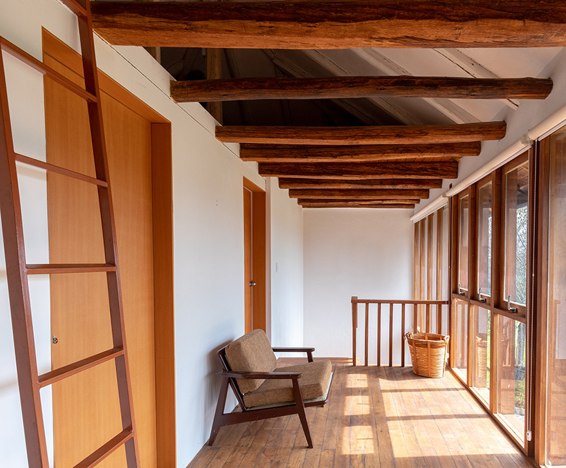 jorge ramón giacometti renovates 'avocados house' in ecuador with new glazed façade