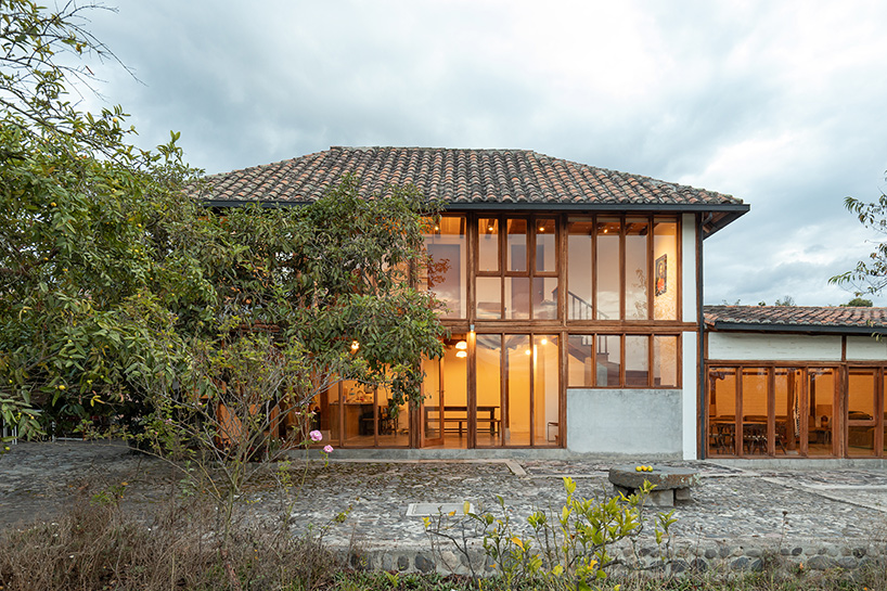 jorge ramón giacometti renovates 'avocados house' in ecuador with new glazed façade