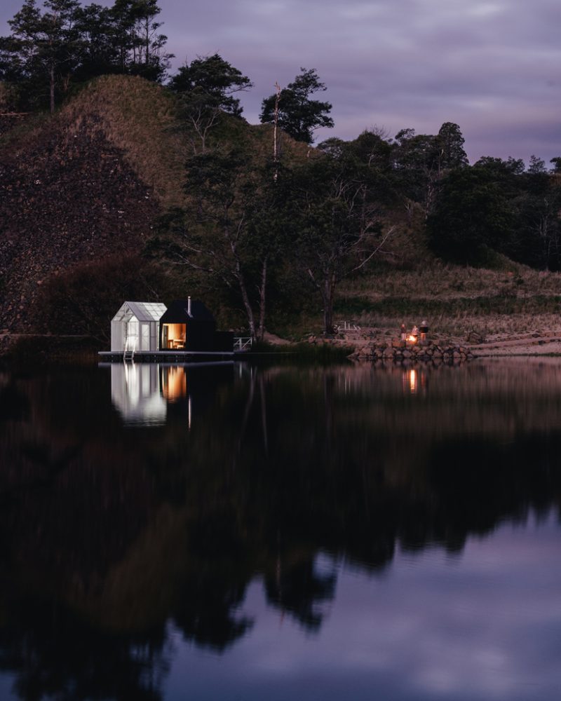 licht architecture builds a floating sauna on lake derby in tasmania