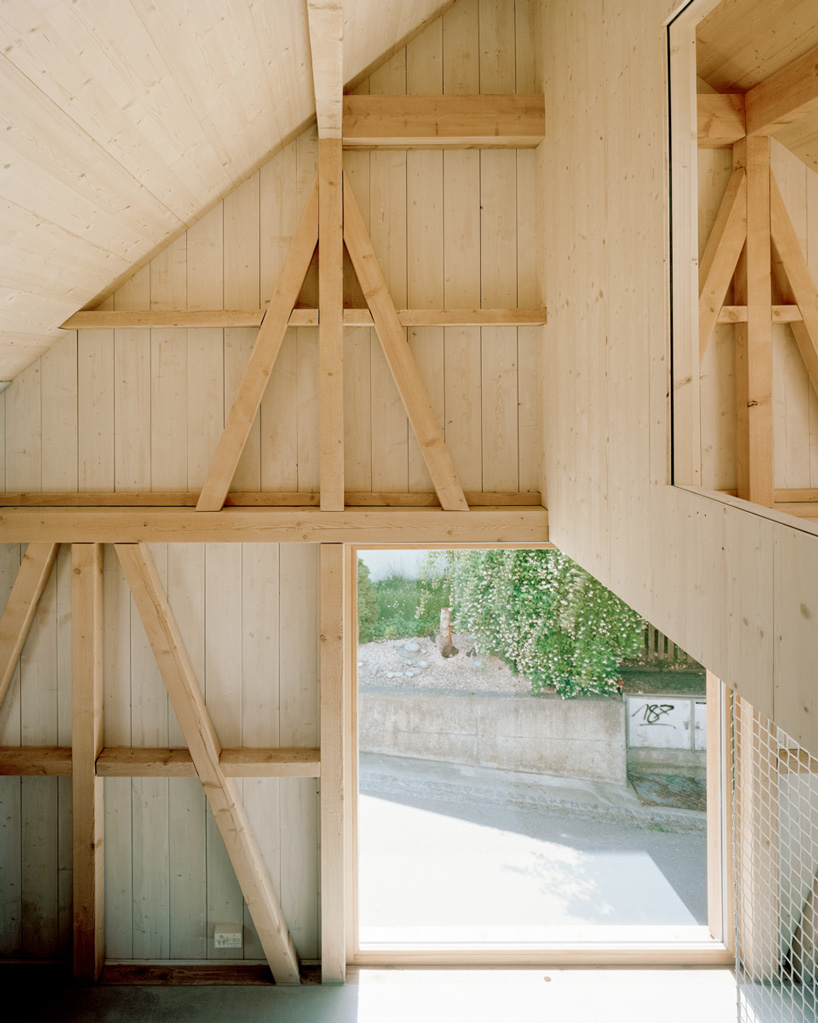 double-heigh main space inside the house