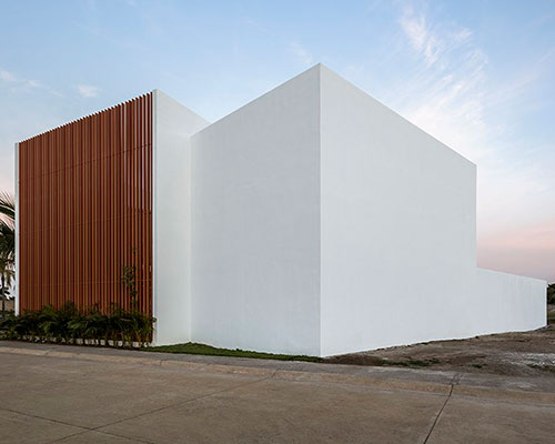 rea studio adds wooden lattice to simple white volume residence in mexico