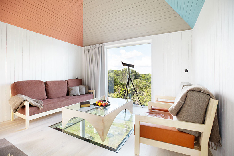 SynVillan is an elevated, mirrored villa at scandinavia's largest safari park