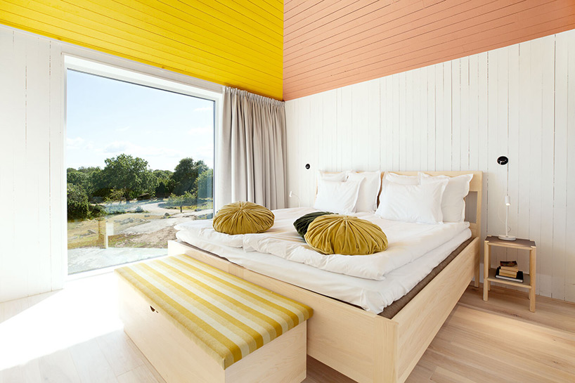 SynVillan is an elevated, mirrored villa at scandinavia's largest safari park