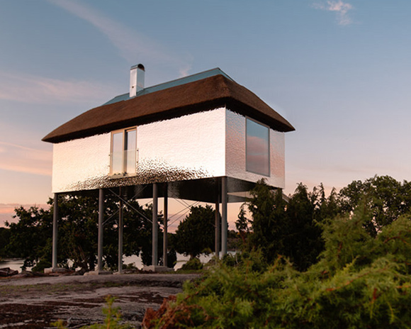 SynVillan is an elevated, mirrored villa at scandinavia's largest safari park