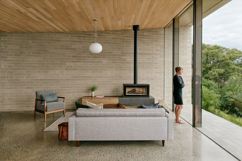 topology studio builds a house overlooking otago bay in tasmania designboom