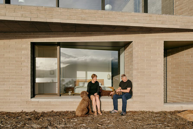 topology studio builds a house overlooking otago bay in tasmania designboom