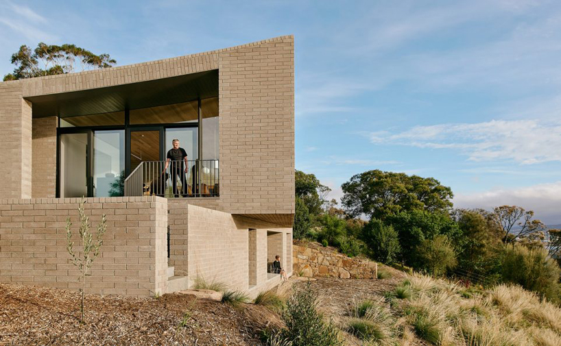 topology studio builds a house overlooking otago bay in tasmania designboom