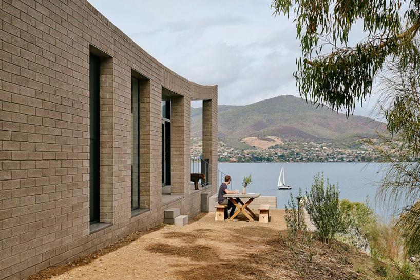 topology studio builds a house overlooking otago bay in tasmania designboom