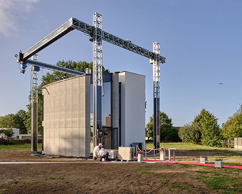 europe's largest 3D-printer prints an entire two-story house