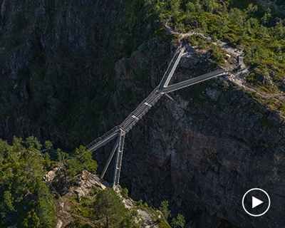 carl-viggo hølmebakk step bridge spans 150 feet over vøringsfossen waterfall in norway