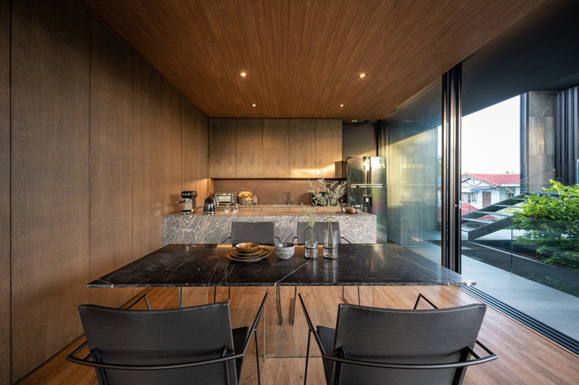 WARchitect's 'V60 house' in bangkok connects to nature with in-between open spaces
