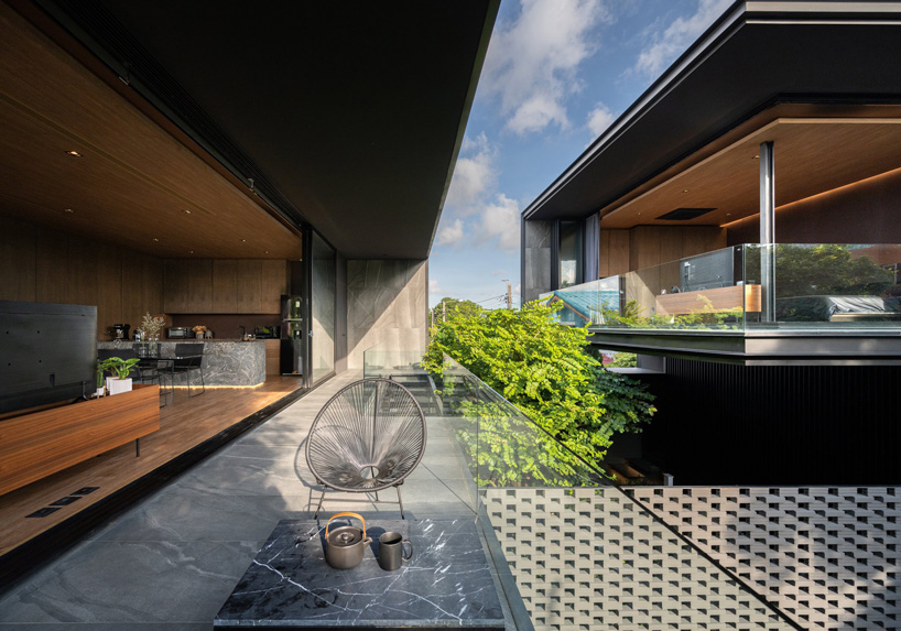 WARchitect's 'V60 house' in bangkok connects to nature with in-between open spaces