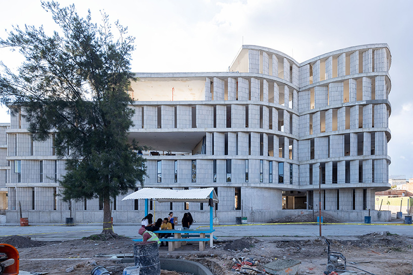 iwan baan photographs 'las americas', a social housing project in mexico by SO – IL