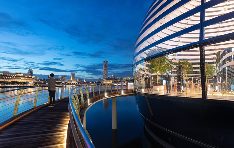 Apple Marina Bay Sands flagship - Singapore Atrium Sale