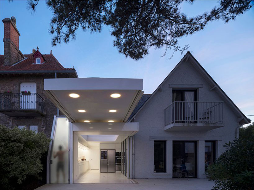 avignon-clouet architects builds summer house with removable roof in france