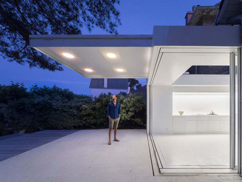 avignon-clouet architects builds summer house with removable roof in france