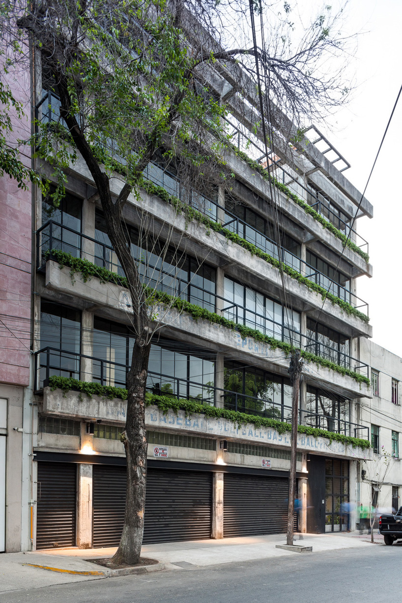 BAAQ' inserts wooden modular system to 1960s apartment building in mexico city