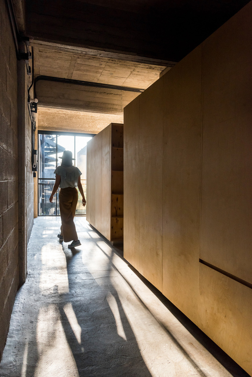 BAAQ' inserts wooden modular system to 1960s apartment building in mexico city