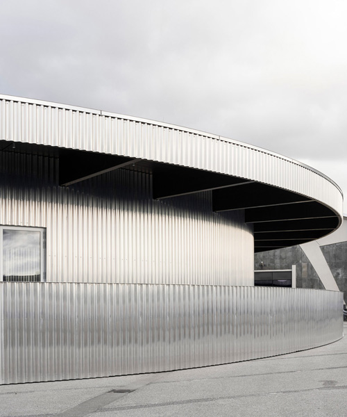 carmody groarke designs circular aluminum pavilion for temporary theater in hamburg