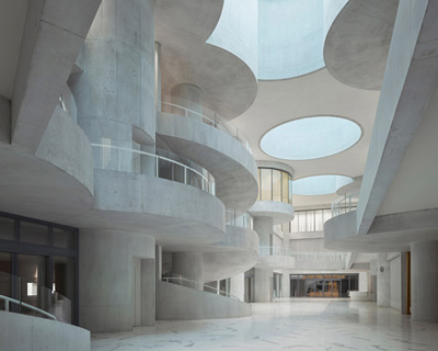 christ & gantenbein completes lindt's 'home of chocolate' in switzerland