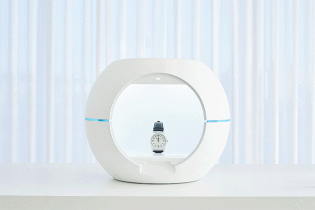 capture glossy images with foldio360 dome, a portable photography studio with turntable