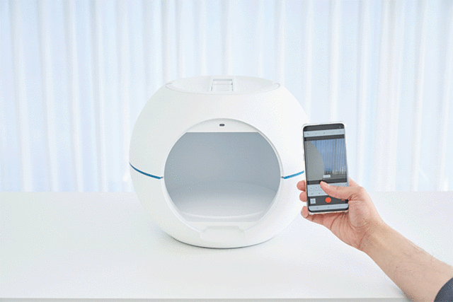 capture glossy images with foldio360 dome, a portable photography studio with turntable