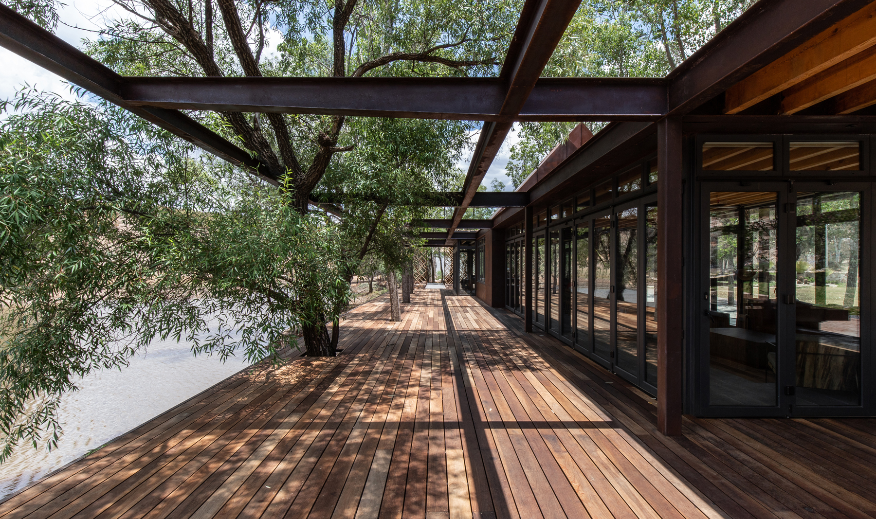 fabian-m-escalante-h-rancho-sierra-allende-mexico-designboom-1800-1