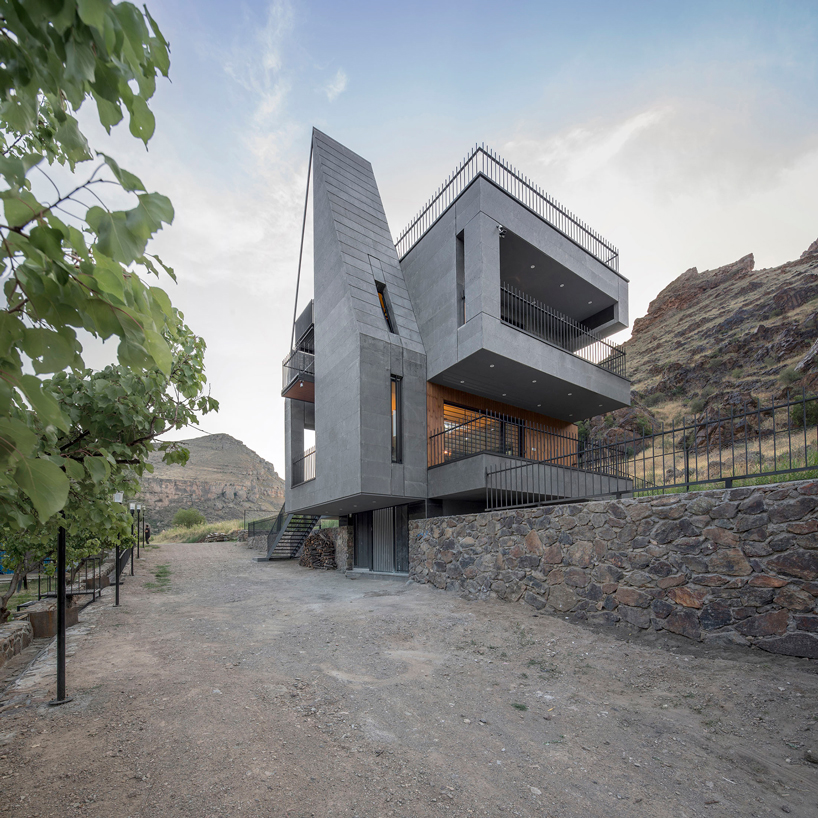 white cube atelier's villa in iran
